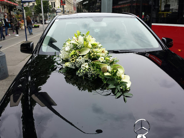 Autogesteck-Car-flower-arrangement-1-2